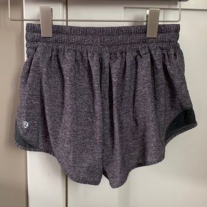 Lululemon Hotty hot Low rise lined short 2.5”